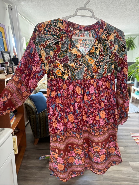 Dresses & Skirts - Boho Floral Paisley V-Neck Tunic Dress size Medium